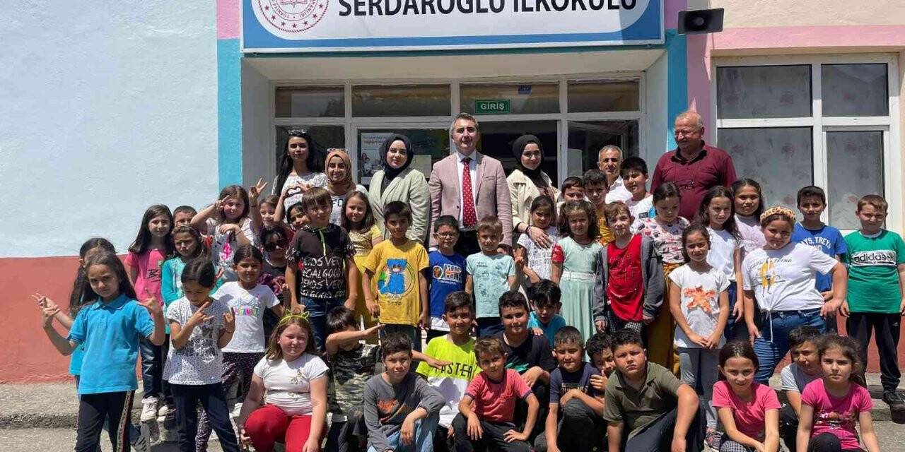 “Bir Kitap Bir İnsan” kampanyasında Serdaroğlu İlkokuluna kitap bağışlandı