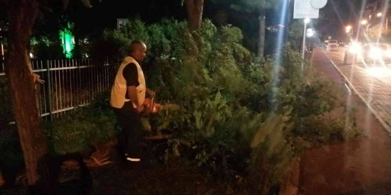 Aydın’da fırtına kabusu, Büyükşehir ekipleri bu defa fırtına ile yarıştı