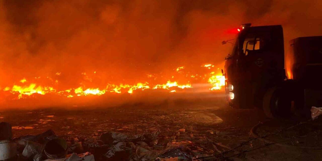 Gaziantep’te boş arazide çıkan yangın korkuttu