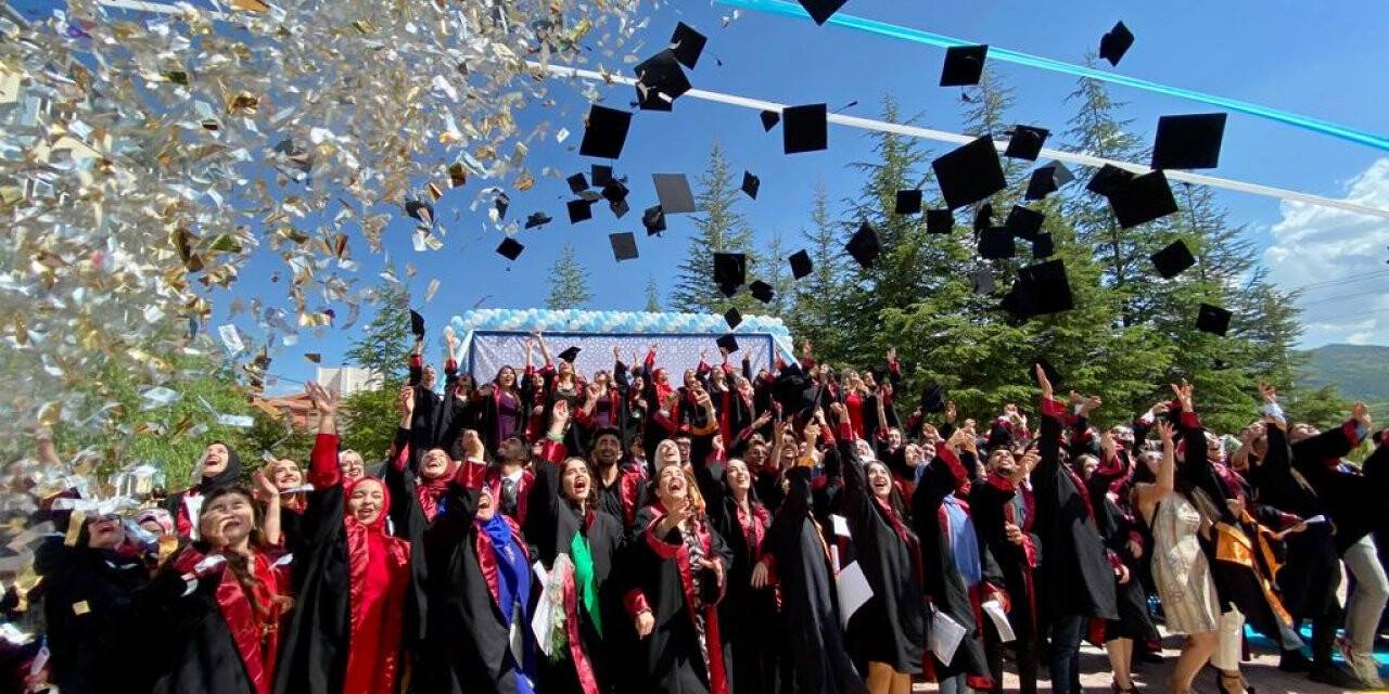 Bozkır MYO’da mezuniyet heyecanı yaşandı