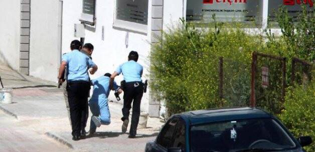 Bomba korkutmadı, otomobilin derdine düştü