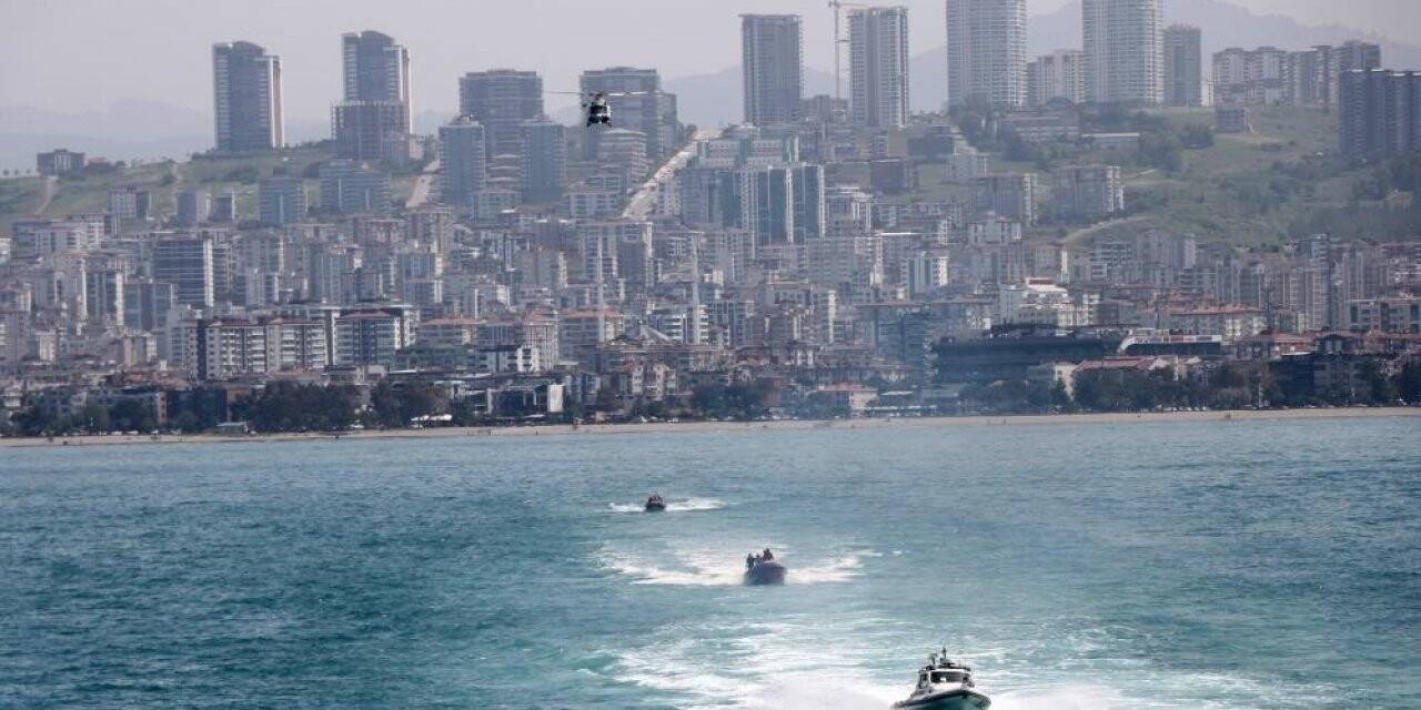 Sahil Güvenlik Samsun’da 127 kişiyi boğulmaktan kurtarıldı