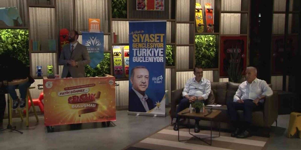 Bakan Dönmez, Ümraniye’de ’Gençlik Buluşması’na katıldı