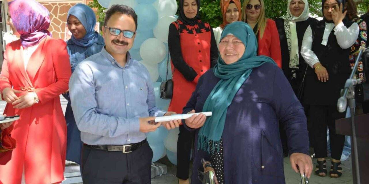 Hayalinden vazgeçmedi 69 yaşında okuma-yazma öğrendi