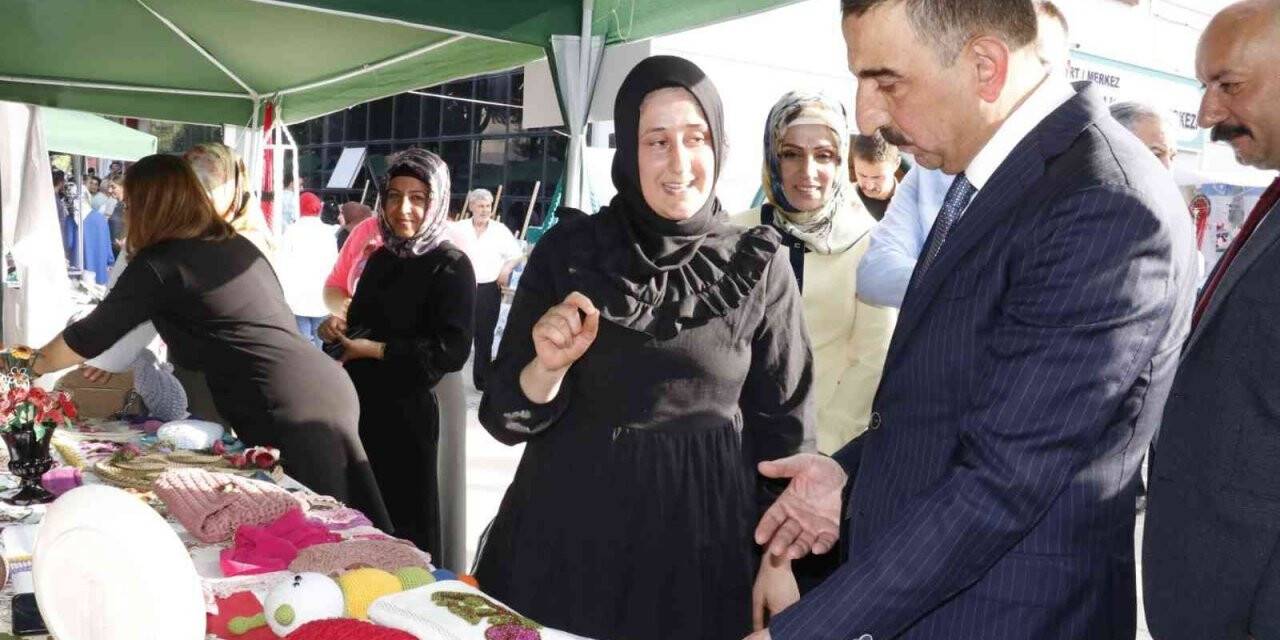 Vali Hacıbektaşoğlu ’Hayat Boyu Öğrenme Haftası’ etkinliklerinde