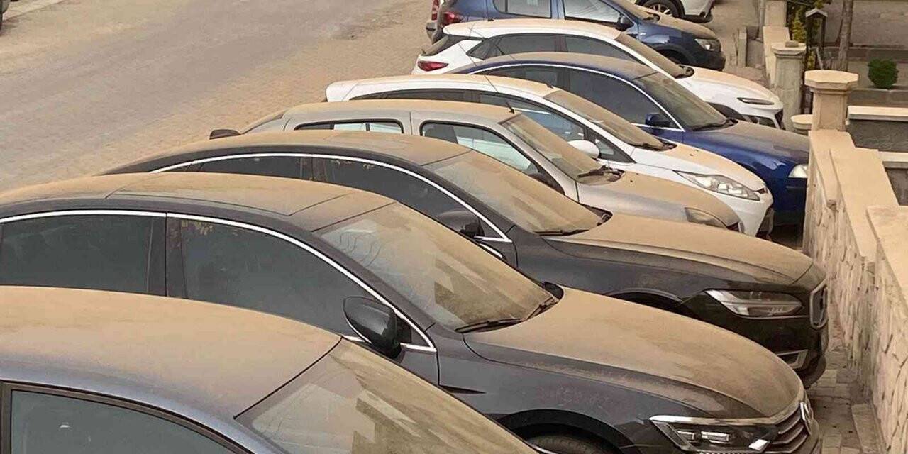 Nevşehir’e toz yağdı