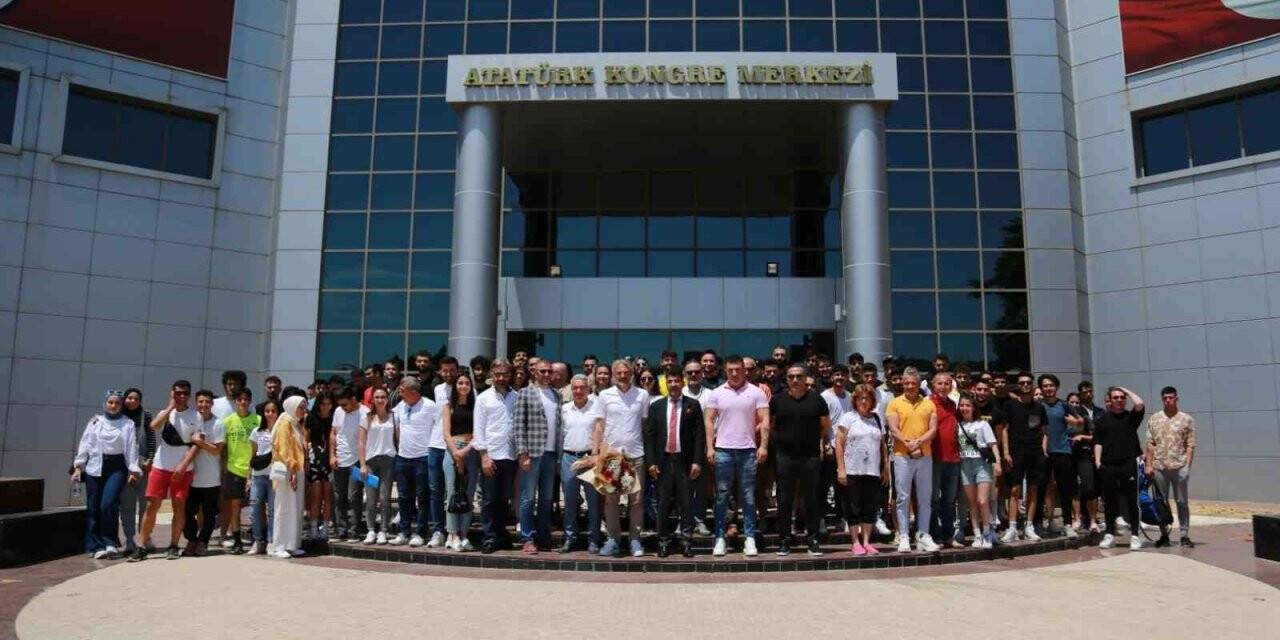 ADÜ’de spor konuşuldu