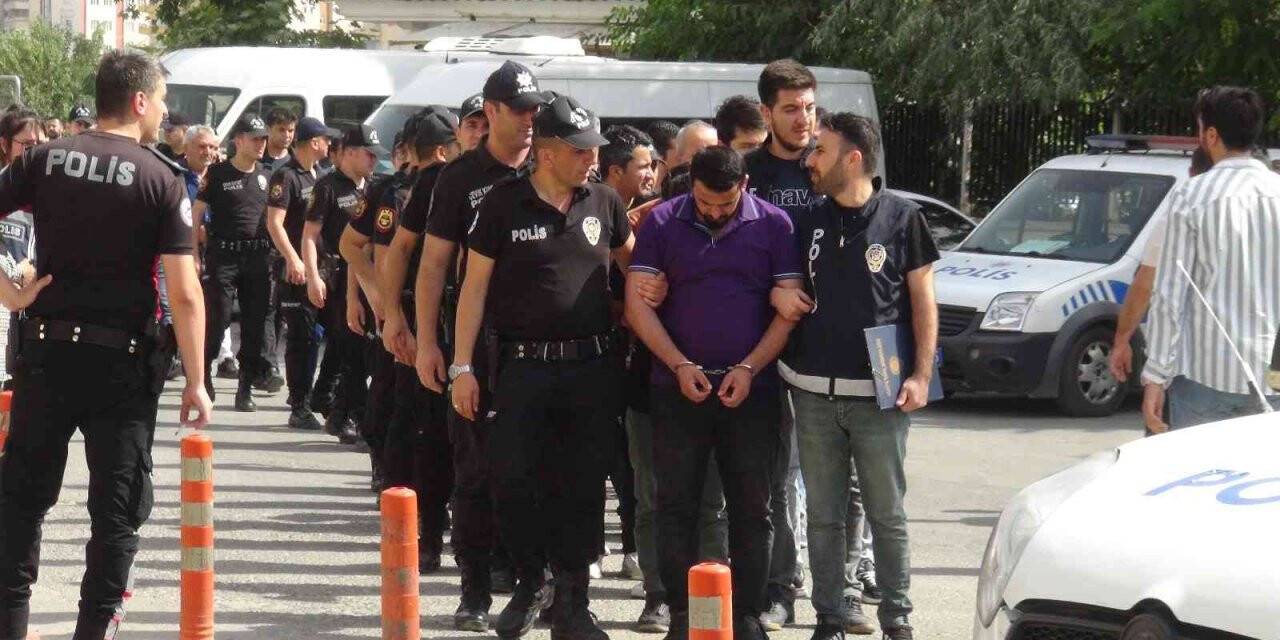 Telefon dolandırıcılığı operasyonunda gözaltına alınan 29 zanlı adliyeye çıkarıldı