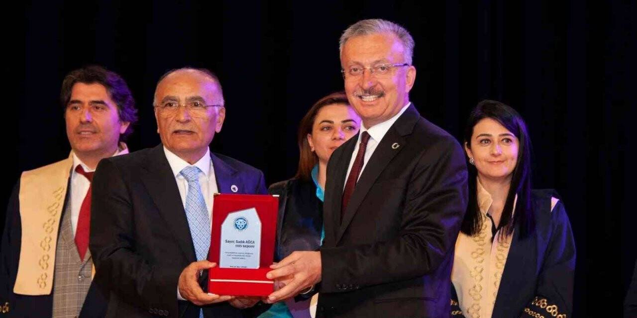 “2022 Akademik Bilim, Sanat ve Spor Ödülleri” sahiplerini buldu