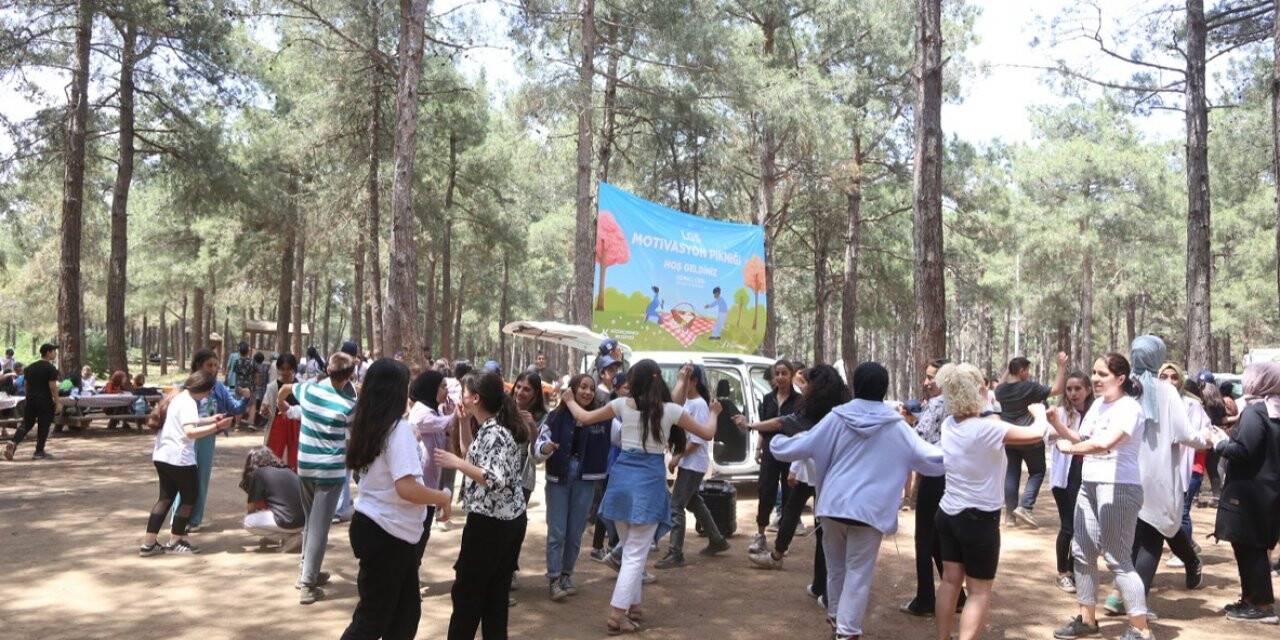 Küçükçekmece Belediyesi’nden LGS öğrencilerine motivasyon pikniği