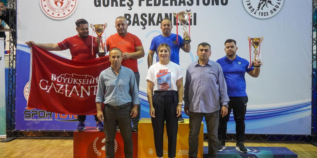 U11-U13 Kadınlar Türkiye Güreş Şampiyonası Konya'da yapıldı
