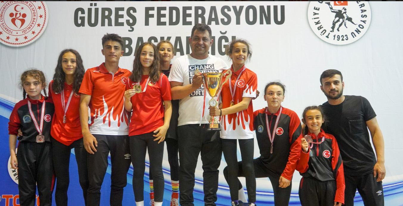 15 Kadınlar Güreş Türkiye Şampiyonası heyecanı Konya'da yaşandı