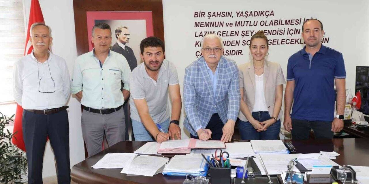 Burhaniye Belediyesi memurlarına yemek yardımı sözleşmesini imzaladı