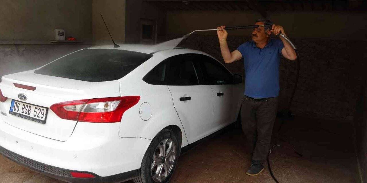 Kastamonu’da araçlar toz içinde kaldı, sürücüler oto yıkamacıların yolunu tuttu