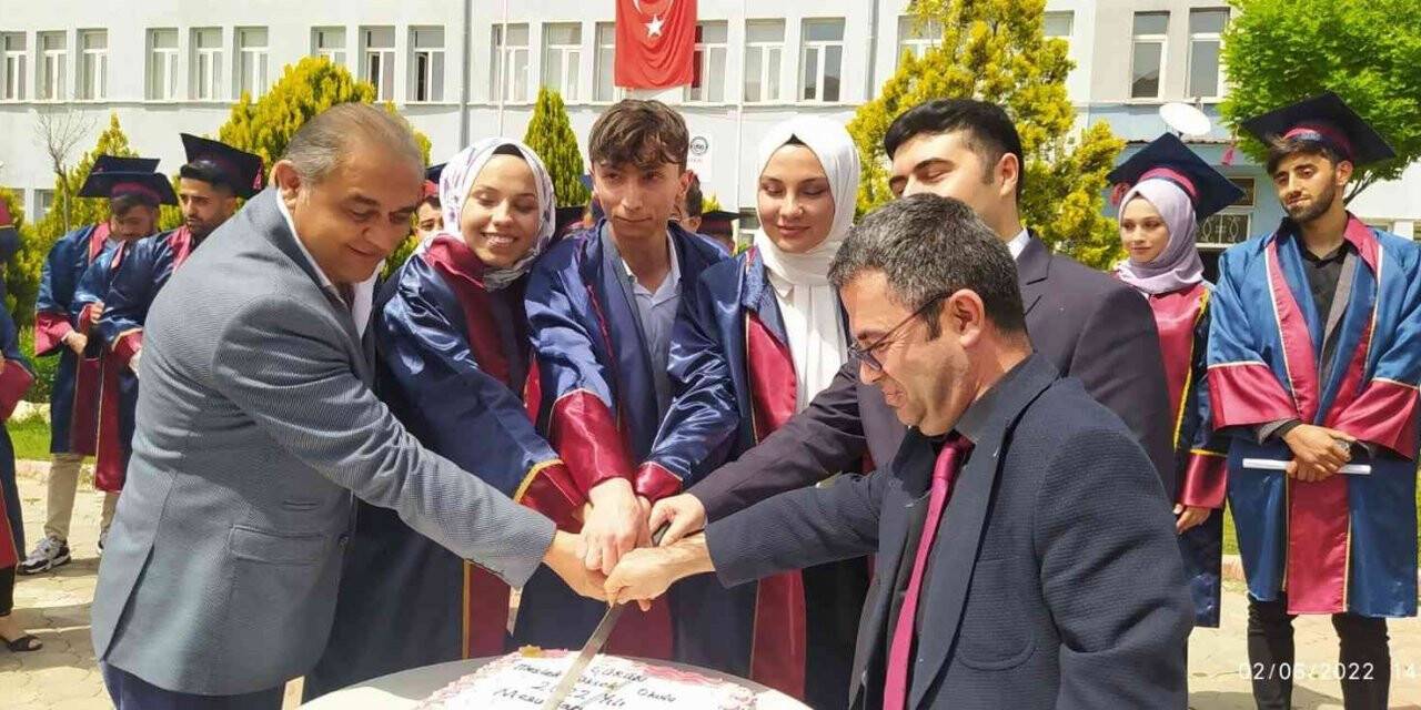 Gürün’de mezuniyet coşkusu