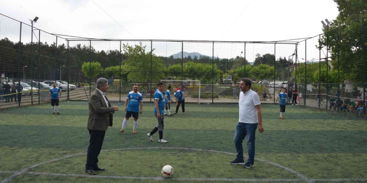 Gediz’de 18. halı saha futbol turnuvası başladı