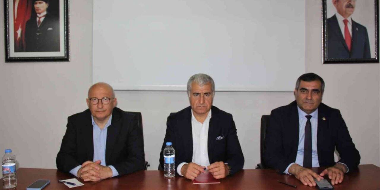 CHP’li vekiller Erzincan’da partililerle buluştu