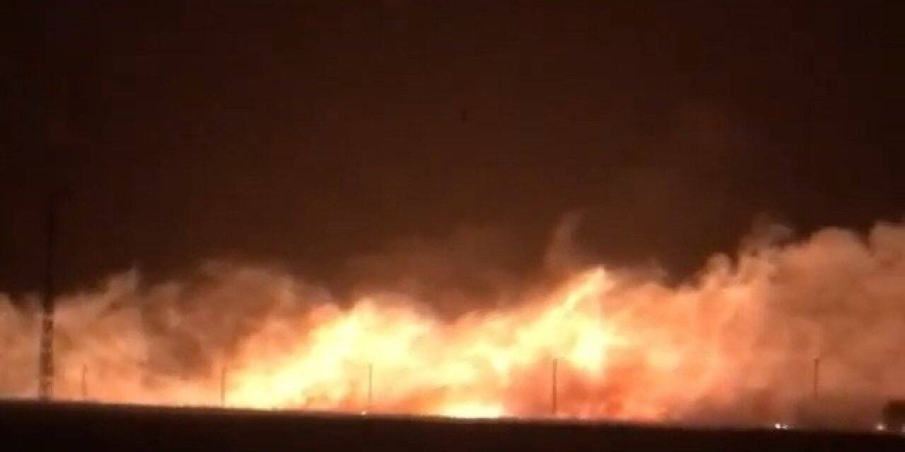 Buğday tarlasında çıkan yangın korkuttu