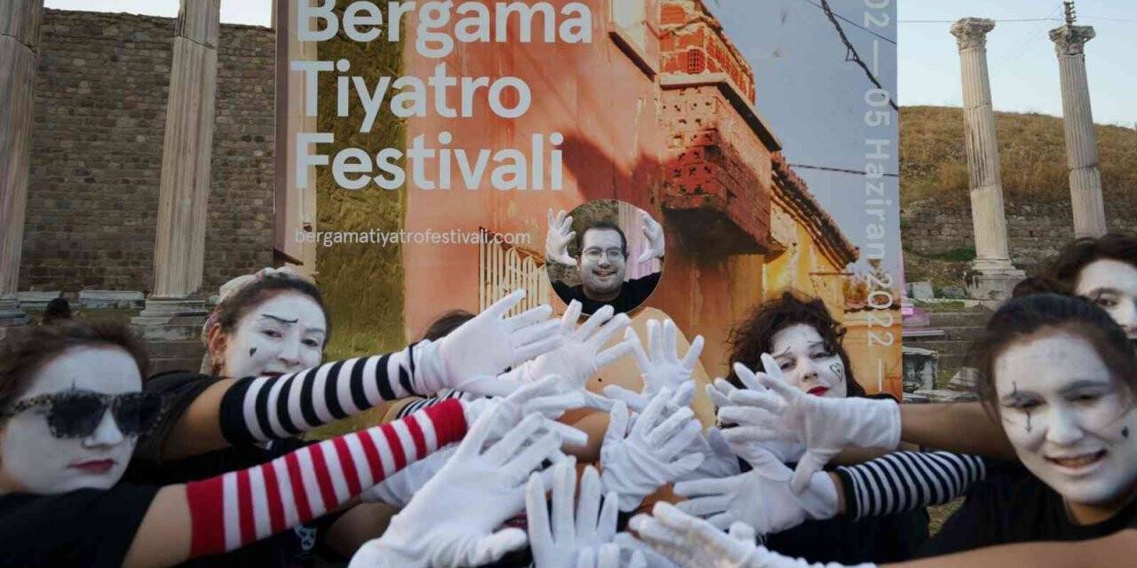 Bergama Tiyatro Festivaline muhteşem açılış