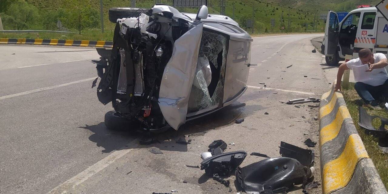 Tatvan’da otomobille kamyonet çarpıştı: 13 yaralı