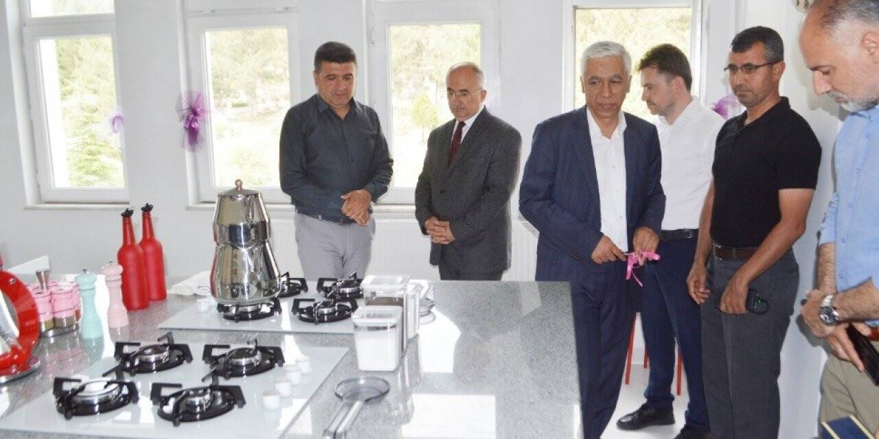Tavşanlı Halk Eğitim Merkezi’nde mutfak atölyesi açıldı