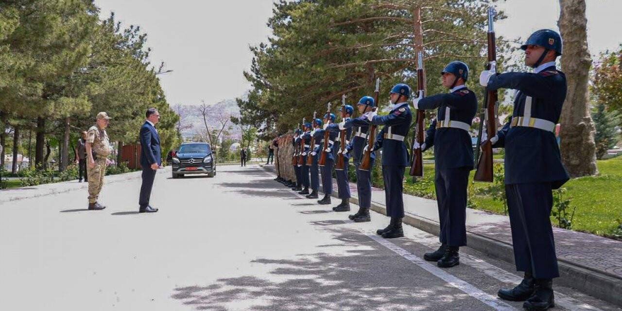 Vali Balcı’dan Tümgeneral Kurtoğlu’na ziyaret