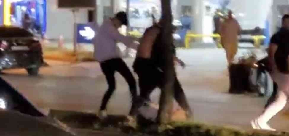 Hesap ödemeyen gençleri sokak ortasında dövdüler