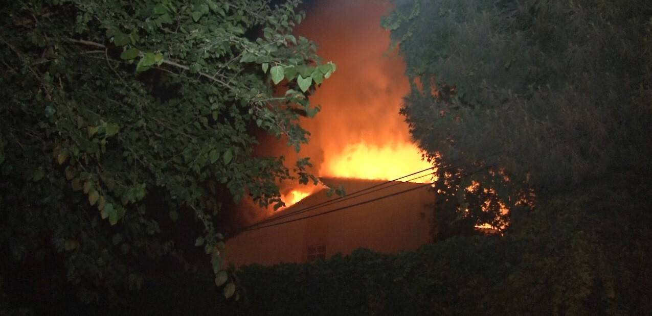 Okulda çıkan yangın paniğe neden oldu