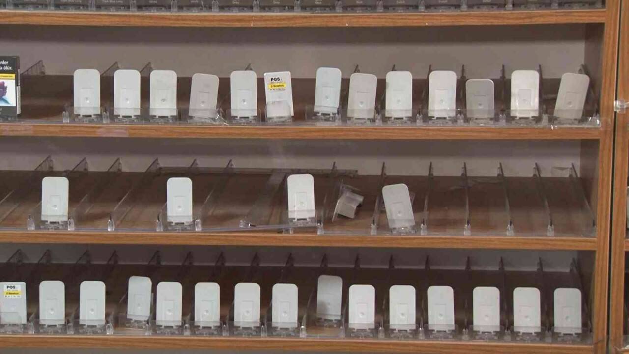 İstabul'da levyeli soygun: 80 bin liralık sigara çaldılar