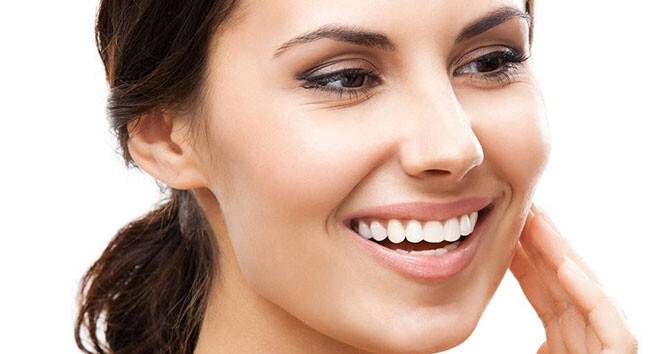 Ameliyatsız yüz germeyle gençleşiyorlar