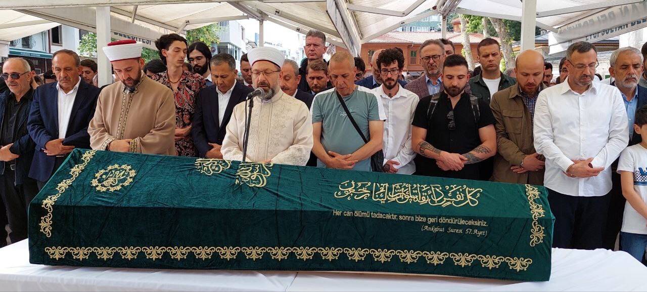 Şair ve Yazar Mevlana İdris Zengin son yolculuğuna uğurlandı