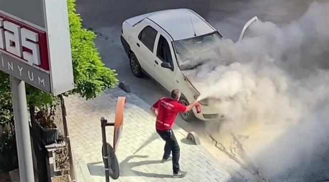 Eyüpsultan’da otomobil alev alev yandı