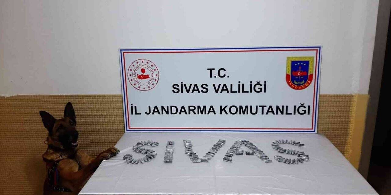 Midesinden 15 paket uyuşturucu çıktı