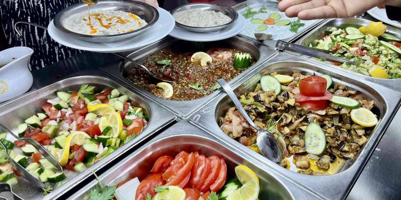 Küçük bir işletmeyle el lezzetlerini konuşturmaya başlayan Ağrılı kadınlar ikinci şubesini açtı