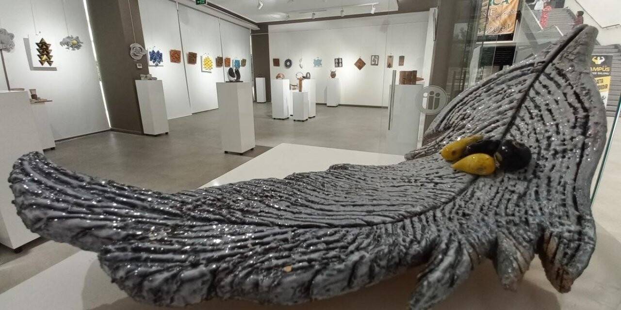 Öğrencilerin seramik sergisine tam not