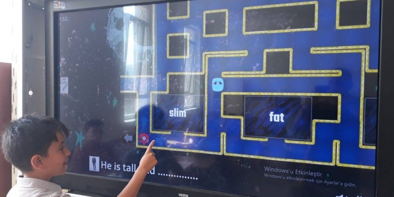 Atatürk İlkokulu öğrencileri İngilizceyi oyunlarla pekiştiriyor