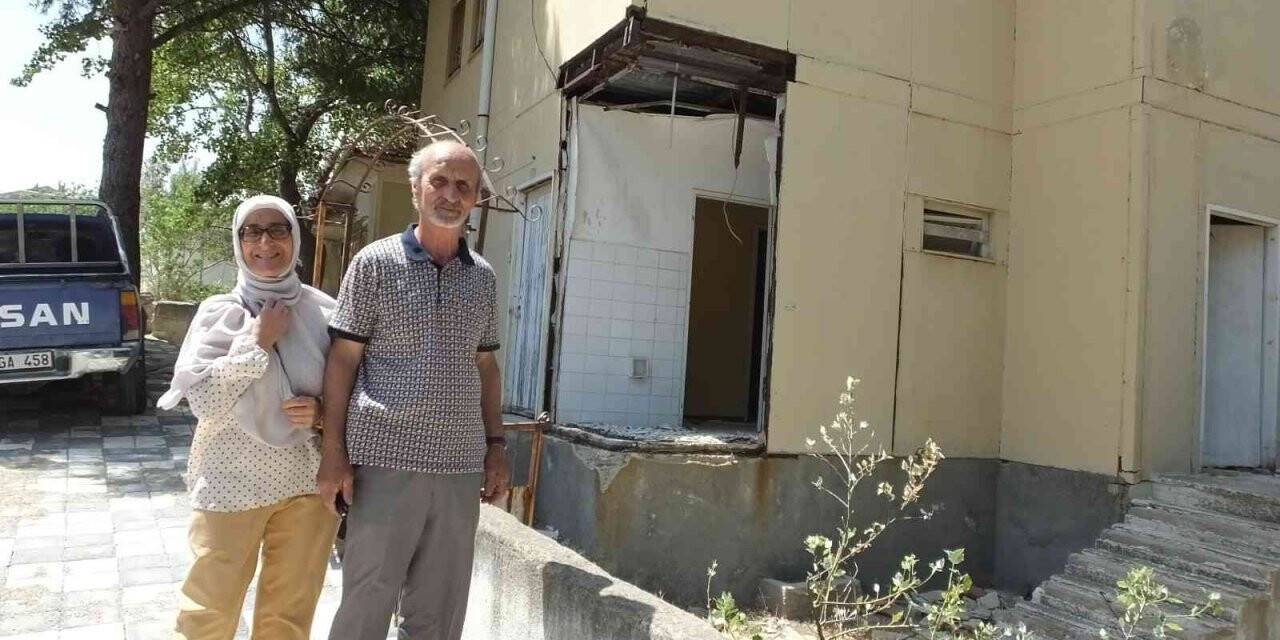 Burhaniye’ de Köy Grup Teknisyenliği binası yıkılıyor