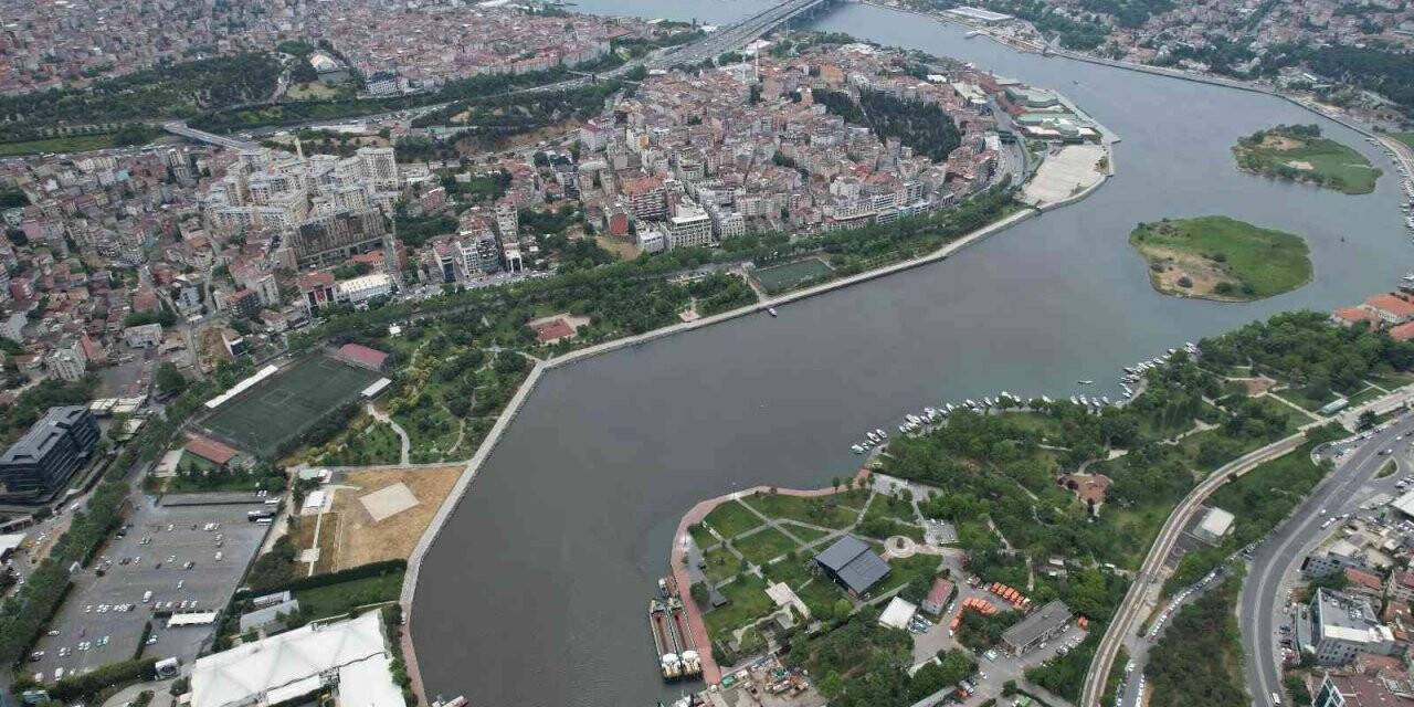 Haliç’te su kahverengiye döndü