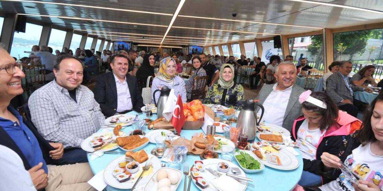 Afyonlular, Boğaz’da vapur turunda bir araya geldi