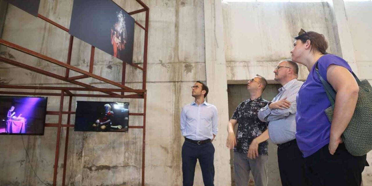 “Yukarı Bak” sergileri ilgiyle izleniyor