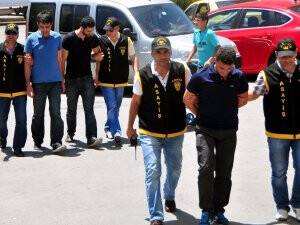 BANKAYA YATIRILAN 1 LİRA YEM İLE YAKALANDILAR
