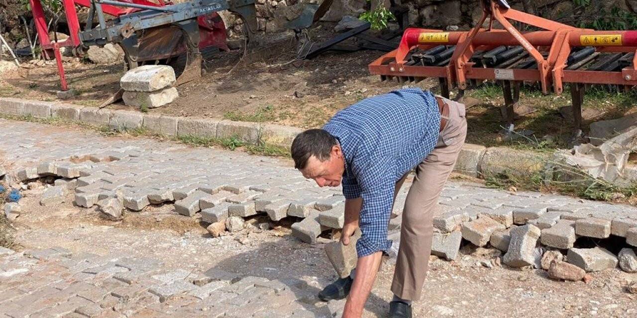 Sel suları parke taşlarını yerinden söktü, bir aileyi evsiz bıraktı