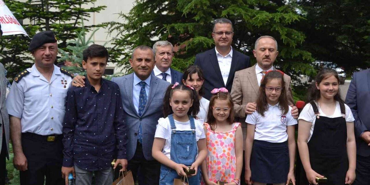 Vali Sonel: "Çevremize gözümüz gibi bakalım”