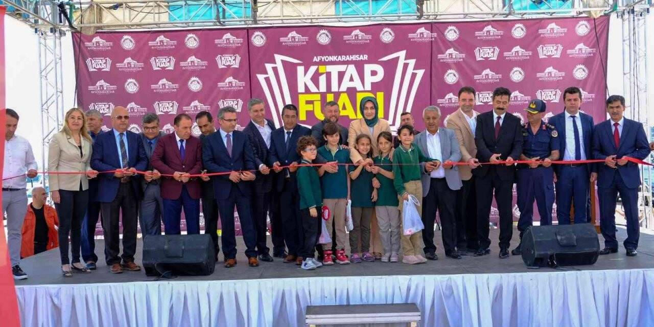 9 gün açık kalan kitap fuarını 100 binden fazla kişi ziyaret etti