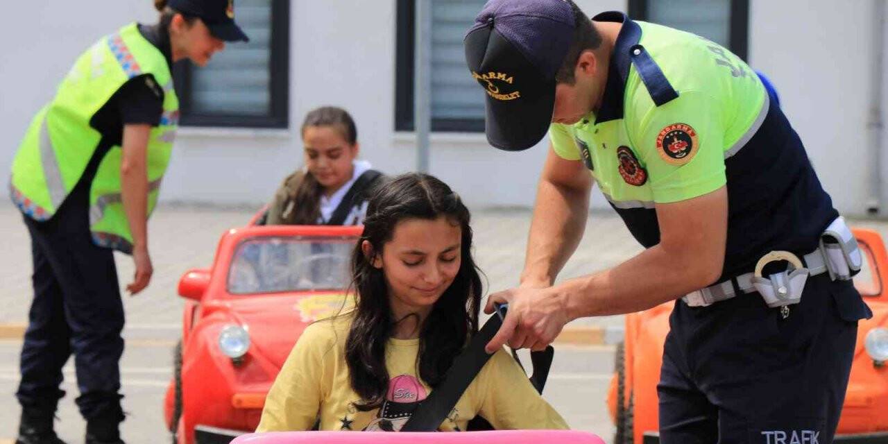 İlk kez araç kullandılar, heyecanları yüzlerine yansıdı