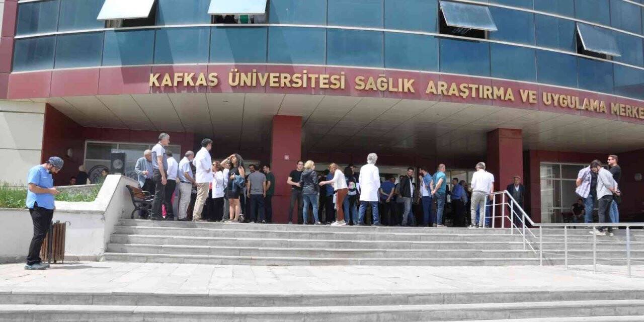 Kars’ta doktora saldırıya tepki