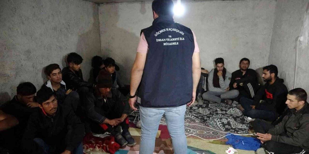 Van’da bir evin bodrumunda 24 düzensiz göçmen yakalandı