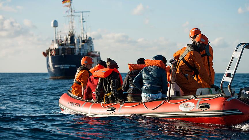 Akdeniz açıklarında 15 düzensiz göçmen kurtarıldı