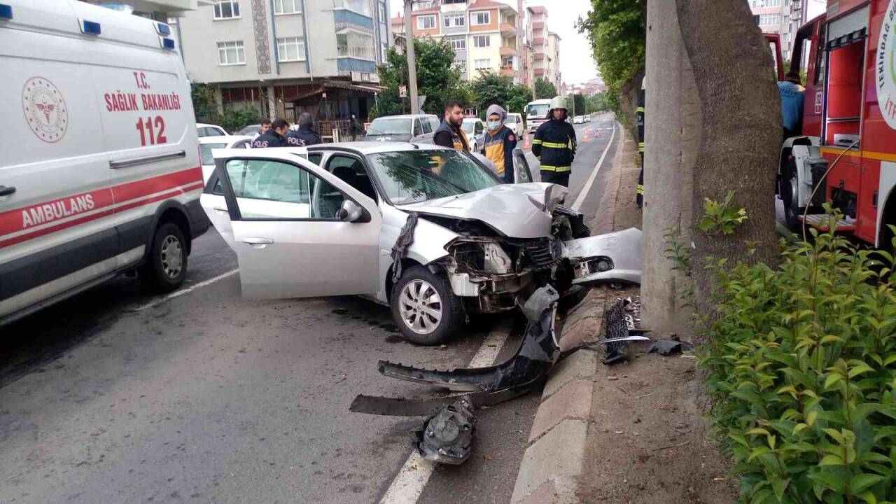 Otomobil beton direğe çarptı: 1ölü