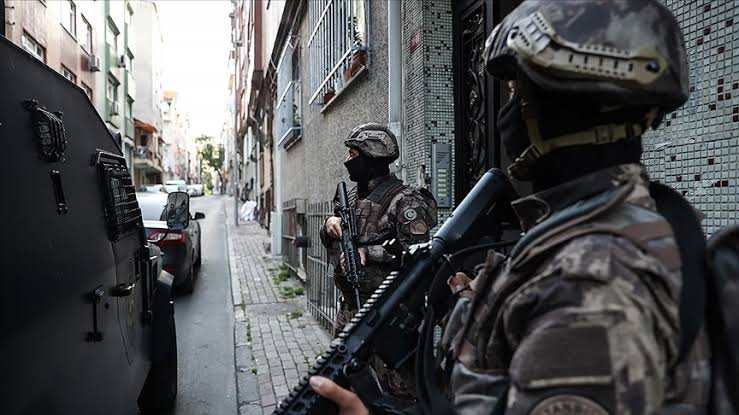 Ankara merkezli 8 ilde uyuşturucu operasyonu: 75 gözaltı
